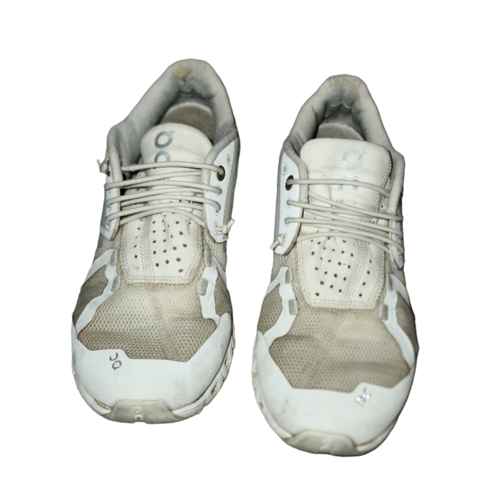 On Running Cloud Tennis Shoes